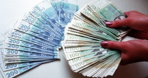 100 ir 200 litø banknotai.  Pinigai  Litai    Nr.10080